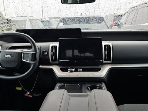 Used 2025 Ford Expedition Active image 4