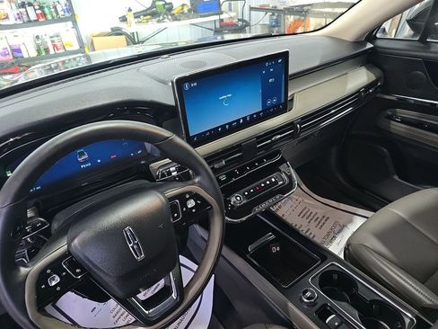 Used 2025 Lincoln Corsair AWD w/ Equipment Group 101A image 10