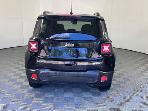 Used 2018 Jeep Renegade Latitude w/ Cold Weather Group AWD/4WD image 7