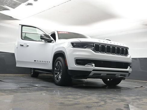 Used 2024 Jeep Wagoneer L Series II w/ Flexible Seating Group AWD/4WD image 41