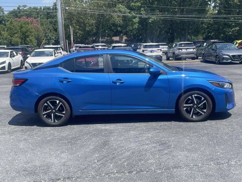 Used 2024 Nissan Sentra SV FWD image 2