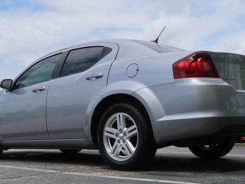 Used 2014 Dodge Avenger SXT FWD image 13