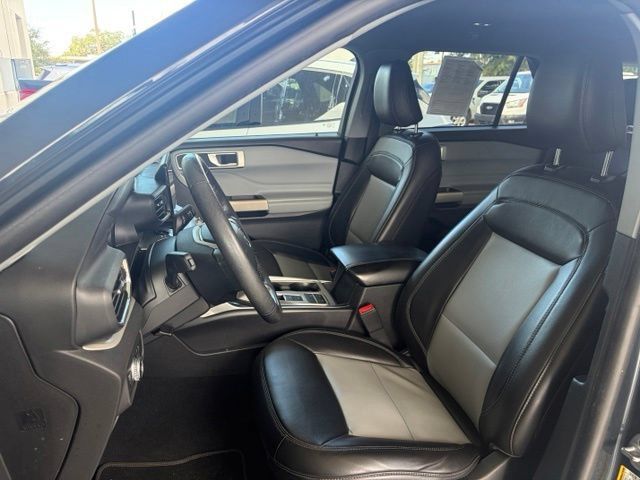 Used 2022 Ford Explorer XLT w/ Equipment Group 202A RWD image 14