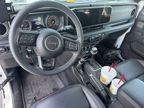 Used 2025 Jeep Wrangler Rubicon AWD/4WD image 3
