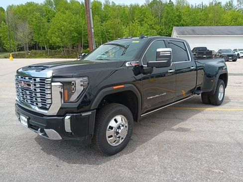 New 2026 GMC Sierra 3500 Denali w/ Denali Reserve Package AWD/4WD image 3