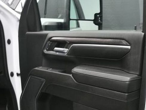 Used 2024 Chevrolet Silverado 2500 LTZ AWD/4WD image 14