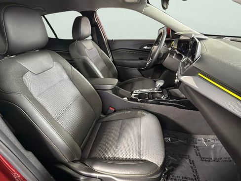 Used 2025 Chevrolet Trax LT w/ Driver Confidence Package image 31