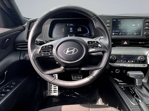 Used 2025 Hyundai Elantra Sport FWD image 9