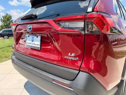 Used 2021 Toyota RAV4 LE AWD/4WD image 31