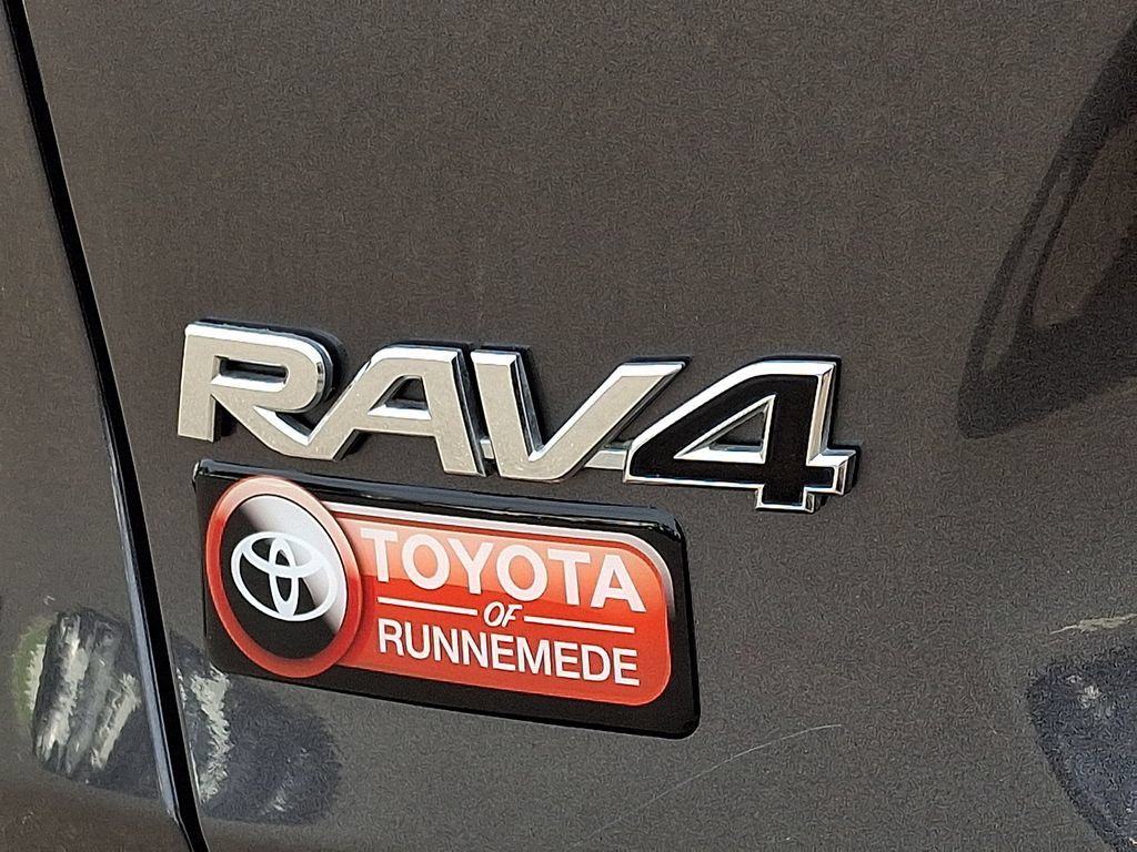 Certified 2025 Toyota RAV4 XLE AWD/4WD image 31