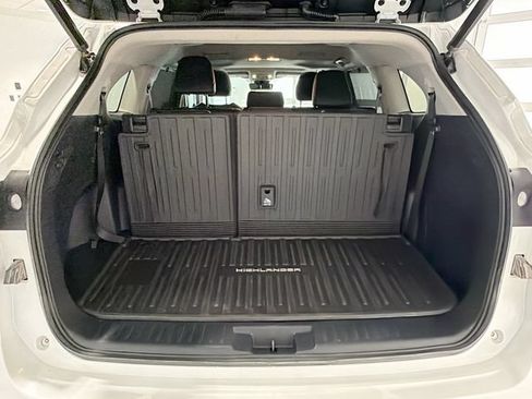 Used 2023 Toyota Highlander XLE AWD/4WD image 21