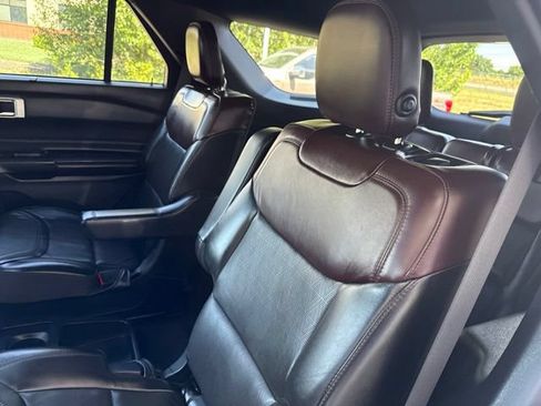 Used 2020 Ford Explorer Platinum w/ Premium Technology Package AWD/4WD image 23