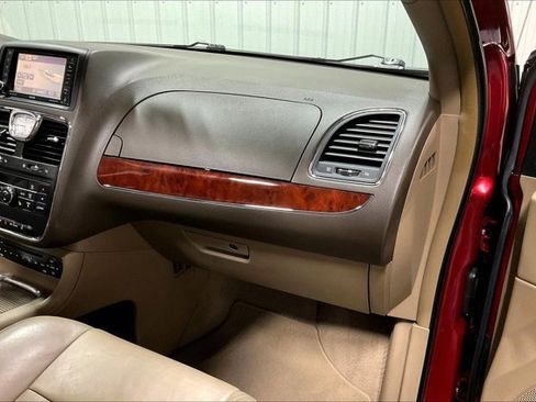 Used 2012 Chrysler Town & Country Limited w/ Luxury Group image 16