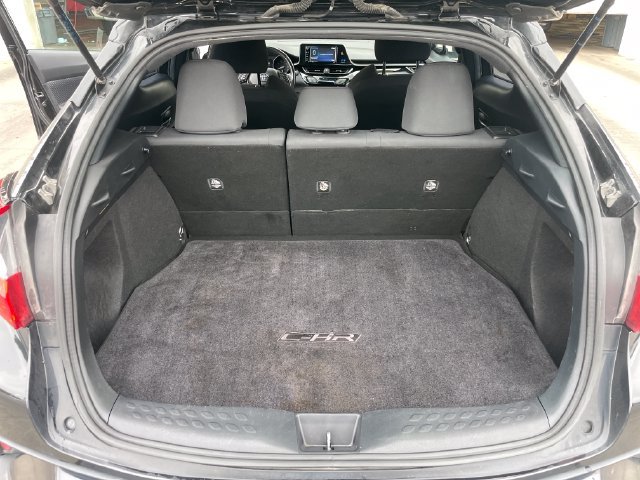 Used 2018 Toyota C-HR XLE FWD image 23