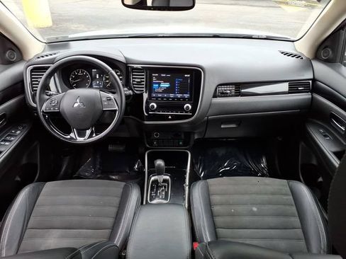 Used 2020 Mitsubishi Outlander AWD image 20