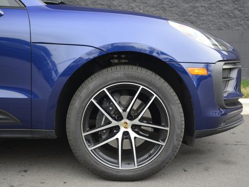 Certified 2025 Porsche Macan image 11