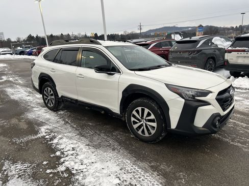 Certified 2023 Subaru Outback Premium image 3