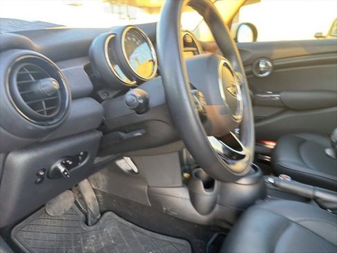 Used 2021 MINI Cooper 4-Door Hardtop w/ Storage Package image 39