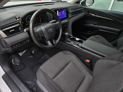 Used 2025 Toyota Camry LE image 8