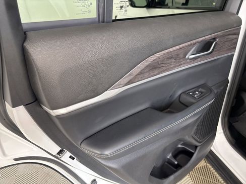 Used 2023 Jeep Grand Cherokee Limited w/ Black Appearance Package image 22