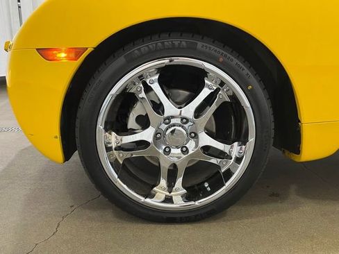 Used 2004 Chevrolet SSR w/ Preferred Equipment Group RWD image 23