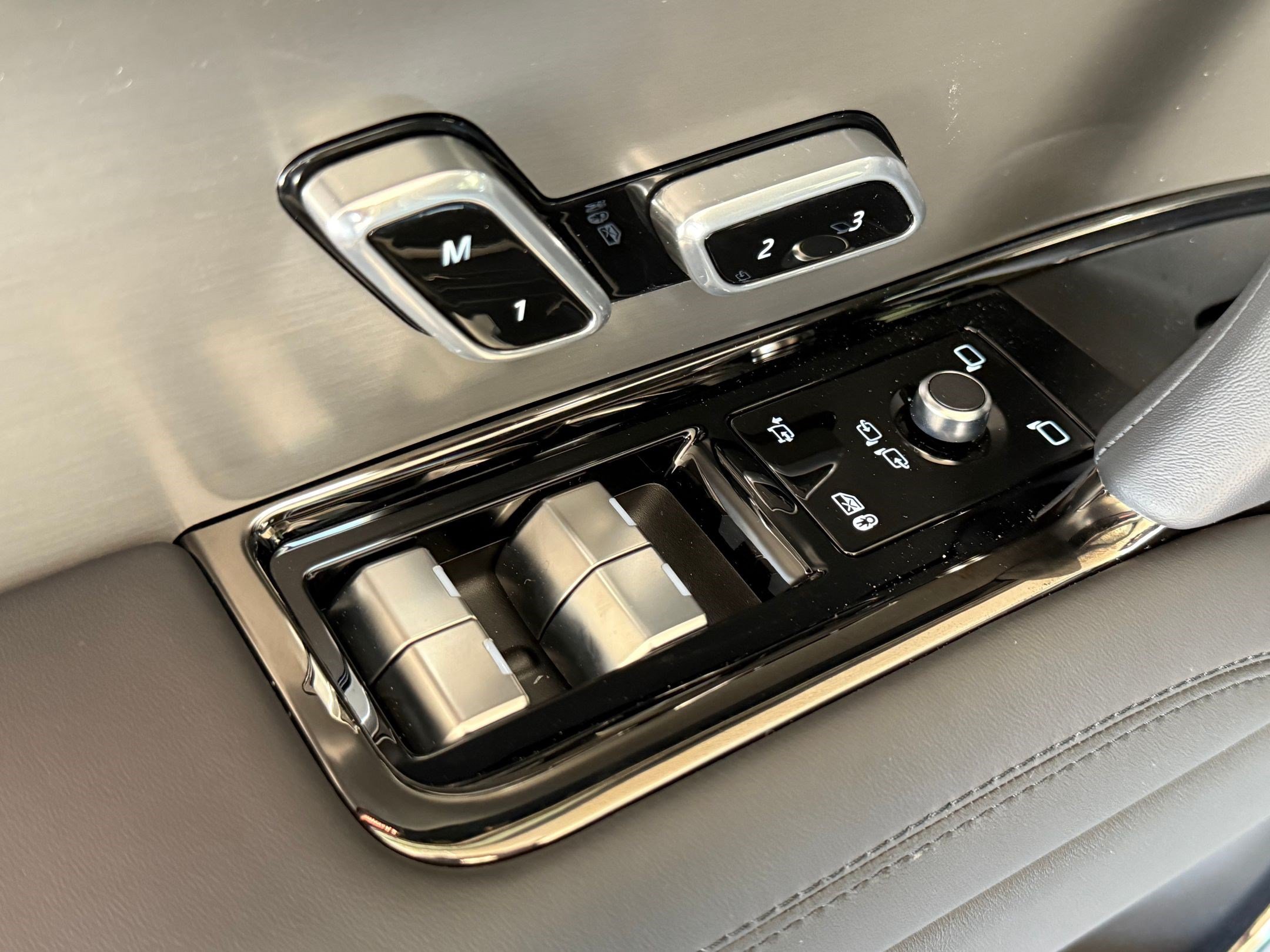 New 2026 Land Rover Range Rover Sport SE AWD/4WD image 12