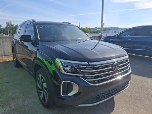 Used 2024 Volkswagen Atlas SEL AWD/4WD image 2