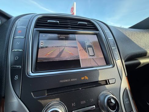 Used 2017 Lincoln MKX Reserve w/ Driver Assistance Package image 19