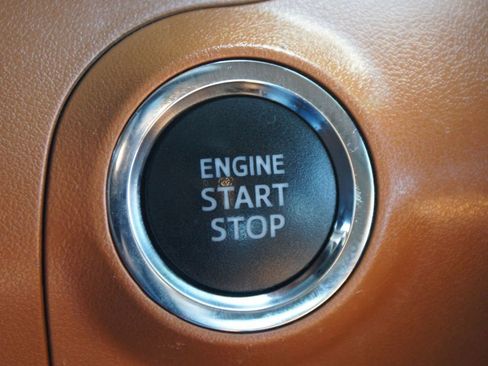 Used 2021 Toyota Avalon Limited image 10