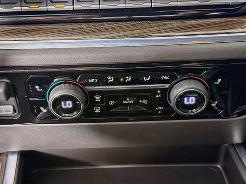 Used 2024 Chevrolet Silverado 1500 LT Trail Boss w/ LT Trail Boss Premium Package AWD/4WD image 18