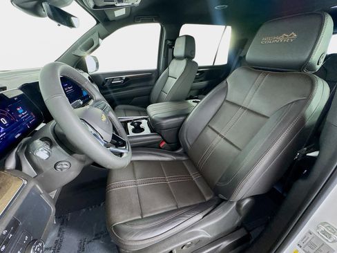 Used 2025 Chevrolet Tahoe High Country RWD image 12