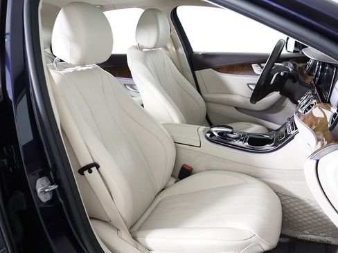 Used 2017 Mercedes-Benz E 300 4MATIC image 32