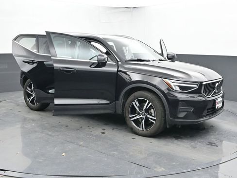Used 2025 Volvo XC40 B5 Core AWD/4WD image 33
