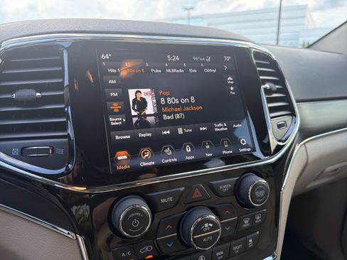 Used 2020 Jeep Grand Cherokee Limited w/ Luxury Group II RWD image 5