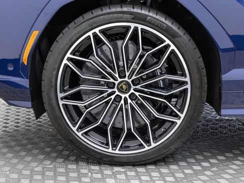 Used 2026 Lamborghini Urus SE AWD/4WD image 8