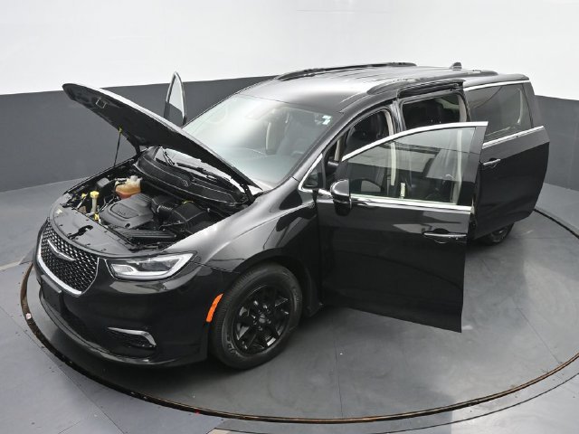 Used 2022 Chrysler Pacifica Touring-L FWD image 60