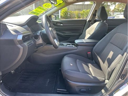 Used 2024 Nissan Altima 2.5 SV image 14