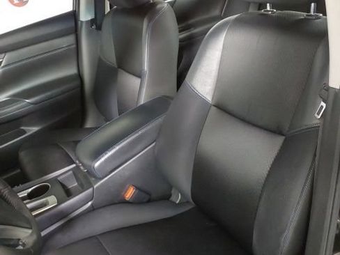 Used 2017 Nissan Altima 2.5 SR w/ Midnight Edition Package FWD image 13
