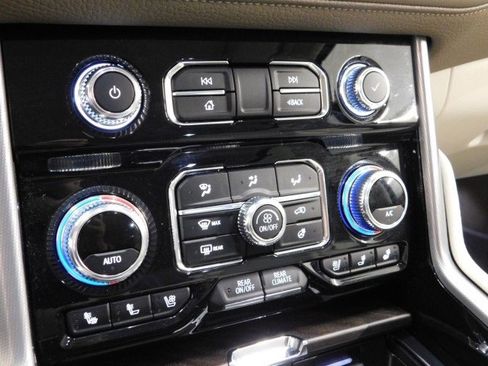 Used 2024 GMC Yukon Denali w/ Advanced Technology Package image 24