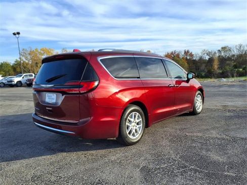 Used 2021 Chrysler Pacifica Touring-L image 14