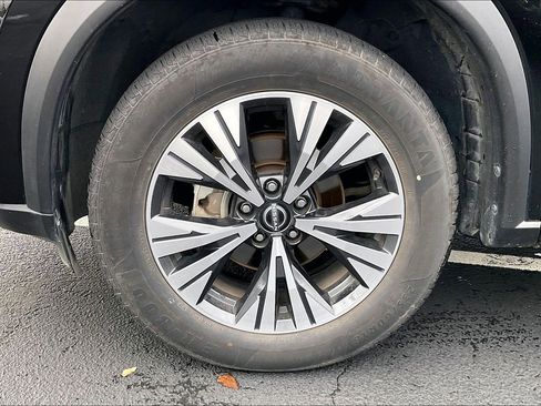 Used 2023 Nissan Rogue SV image 9