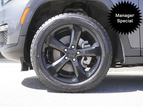 Used 2022 Jeep Grand Cherokee L Limited w/ Black Appearance Package AWD/4WD image 33