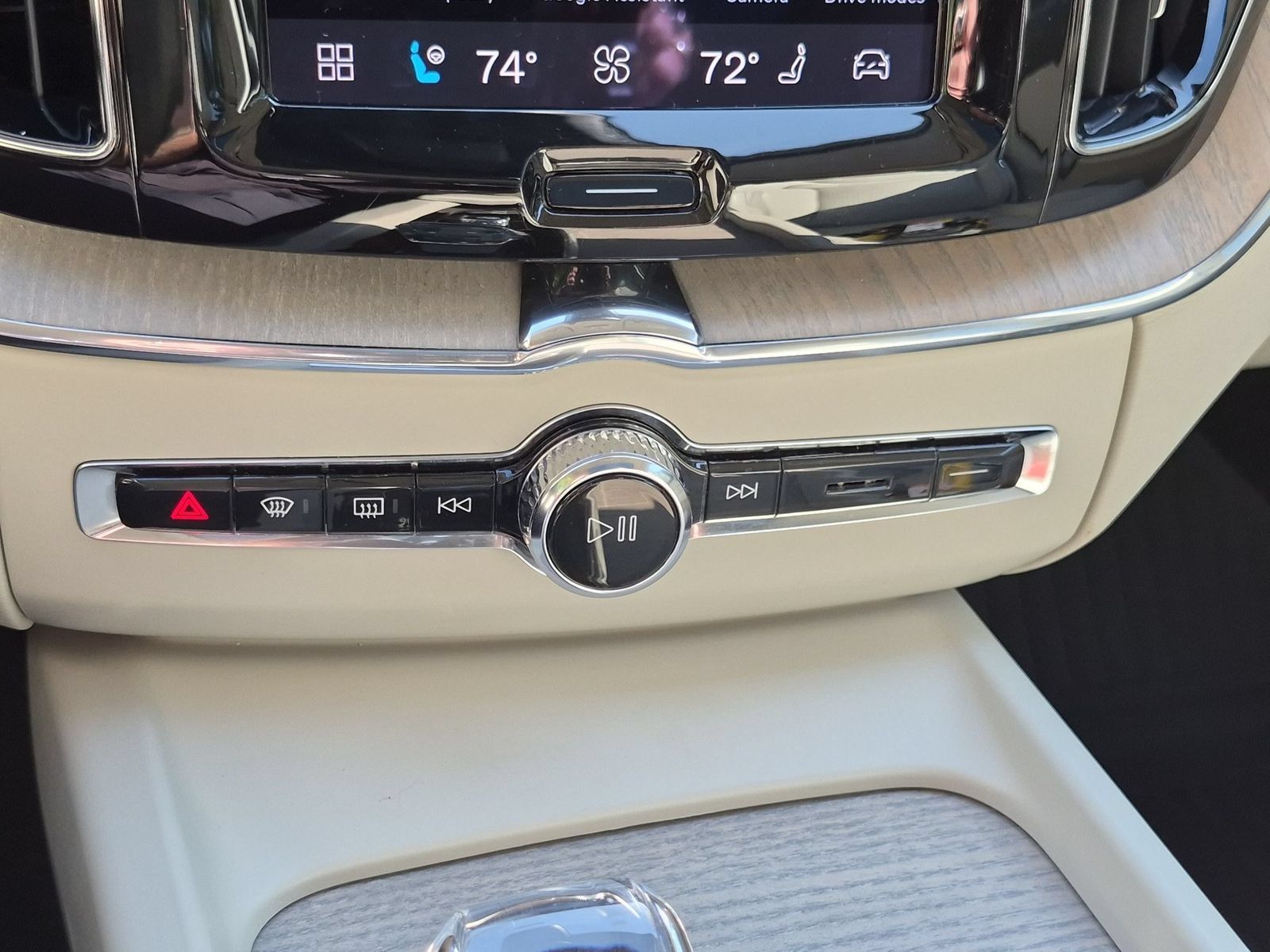 Used 2022 Volvo XC60 B5 Inscription w/ Advanced Package FWD image 23