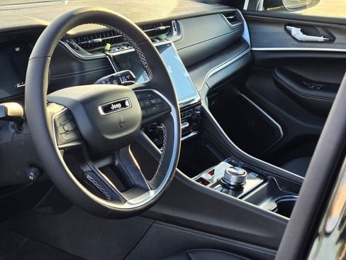New 2025 Jeep Grand Cherokee Limited w/ Luxury Tech Group II image 21
