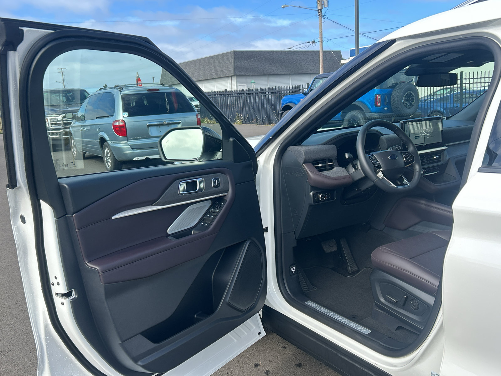 New 2027 Ford Explorer Platinum AWD/4WD image 13