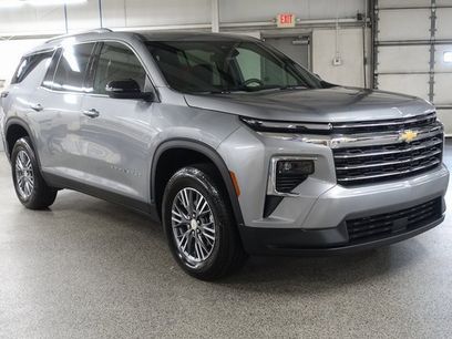Used 2025 Chevrolet Traverse LT