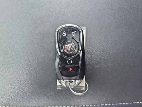 Used 2023 Buick Enclave Essence image 39