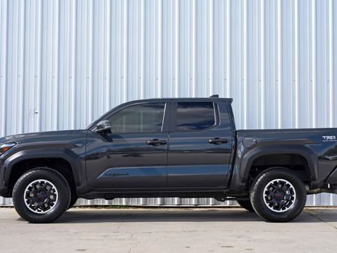 Used 2024 Toyota Tacoma TRD Off-Road w/ TRD Off Road Upgrade Package AWD/4WD image 9