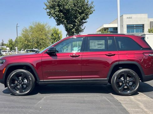 New 2025 Jeep Grand Cherokee Altitude image 7