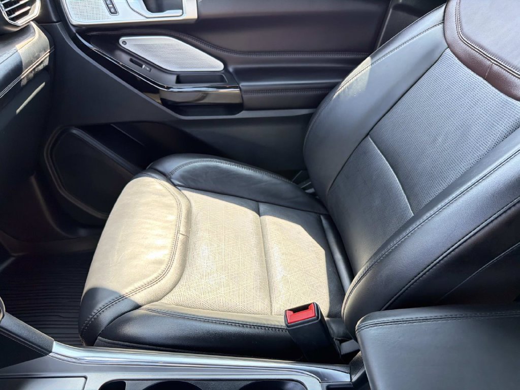 Certified 2023 Ford Explorer Platinum w/ Technology Package AWD/4WD image 19